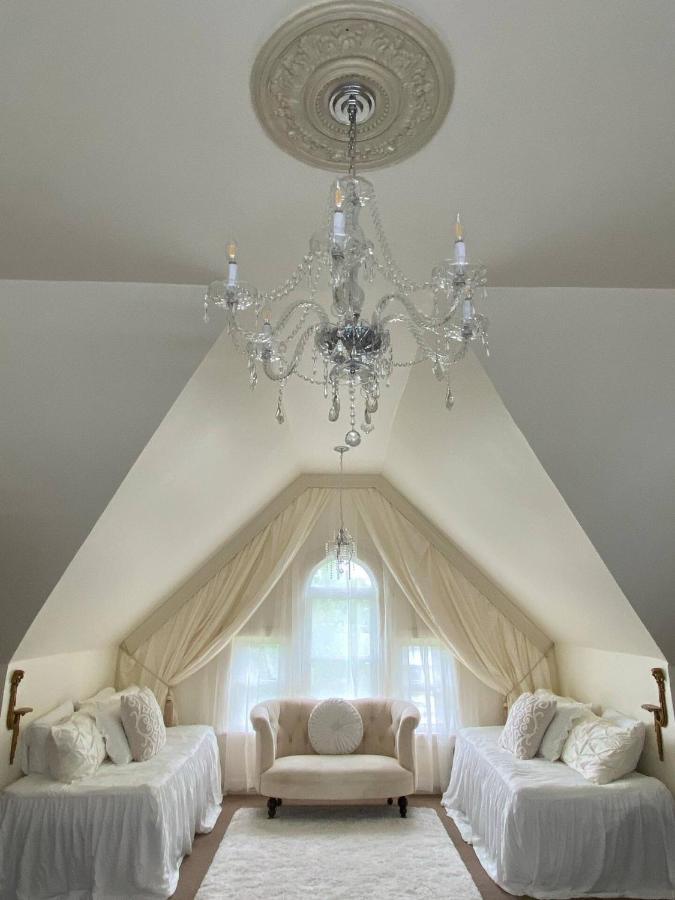 Four Winds Victorian Venue & Suites Bonham Pokoj fotografie