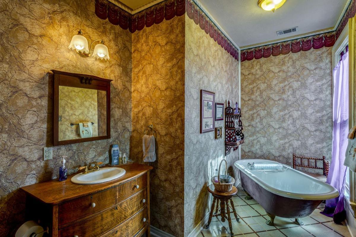 Four Winds Victorian Venue & Suites Bonham Pokoj fotografie