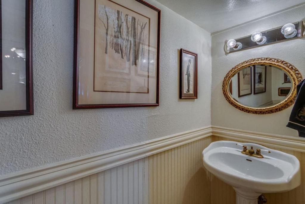 Four Winds Victorian Venue & Suites Bonham Exteriér fotografie